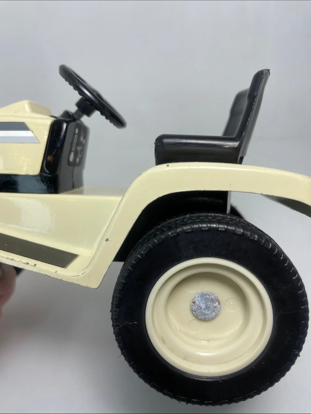 ERTL COAST TO COAST LAWN & GARDEN TRACTOR  1:12 MODEL TOY 1988